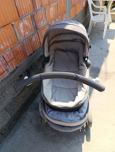 Kolica za bebe: Aluminijumski ram omogućava lako sklapanje i rasklapanje kolica, kao — 8