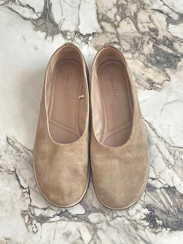 ayaqda mazol: Massimo dutti baletka .yaxsi veziyetde. 50 azn
37 razmer — 1
