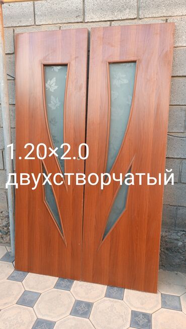 двери межкомн: Продаю двухстворчатую дверь 1.20 на 2.0 метра и одинарную 80 на 2.0