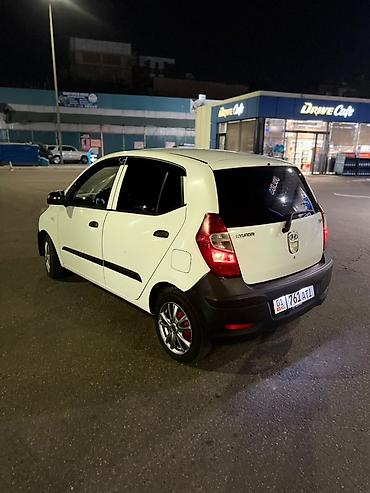 byd e1: Hyundai i10: 2011 г., 1.1 л, Механика, Бензин, Хэтчбэк — 4