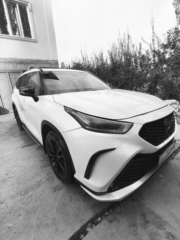 полированная машина: Toyota Highlander: 2022 г., Кроссовер