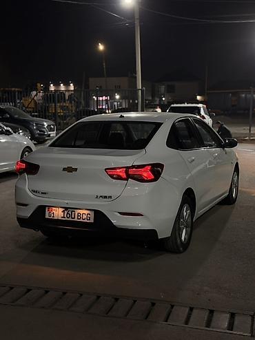 Chevrolet: Chevrolet Onix: 2021 г., 1 л, Вариатор, Бензин, Седан — 5