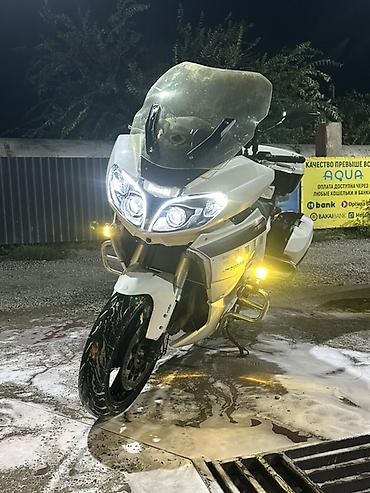 Туристический мотоцикл класса sport-touring, белый.benelli 600 кубов