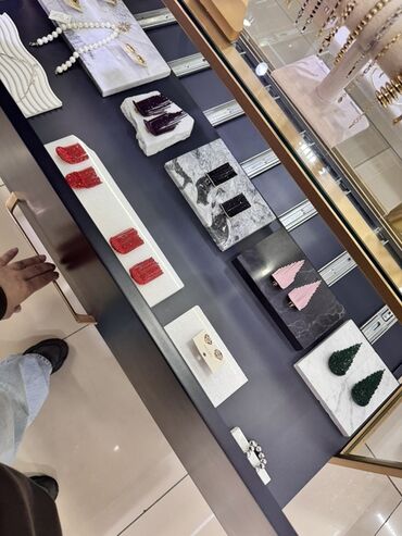 вешалка стойка для одежды напольная в икеа: Zərgərlik vitrini və mağaza avadanlığı komplekti Yuksek keyfiyyet