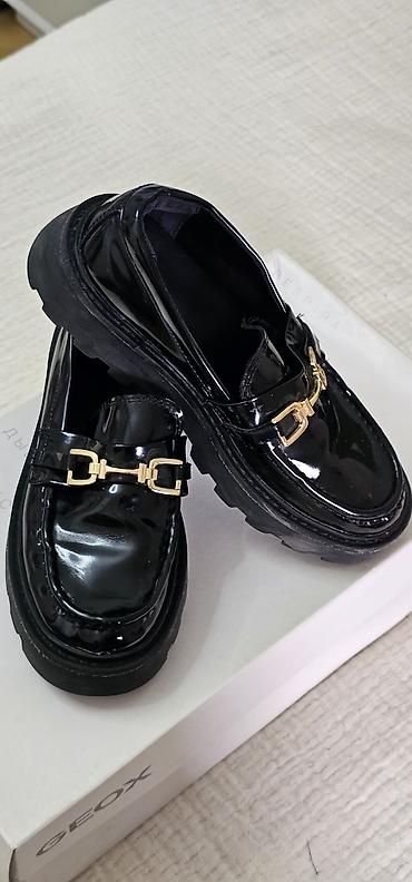 Женская обувь: ZARA qadın loaferləri - Model: klassik loafer - Rəng: parlaq qara — 3