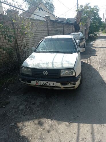полный спринтер: Volkswagen Vento: 1993 г., 1.8 л, Механика, Бензин, Седан