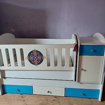 ali bebe mobilya: Uşaq beşiyi – ALI BEBE markası - Rəng: ağ və mavi kombinasiyası, ön — 1