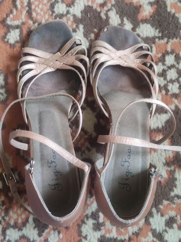 танцевальная обувь: Туфли 39, цвет - Бежевый