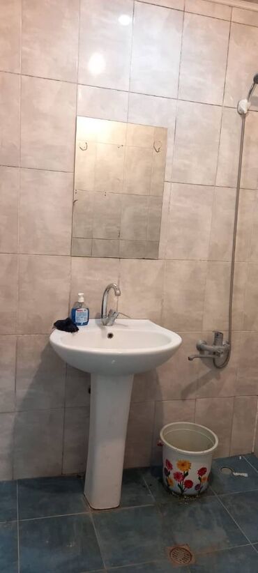 Uzunmüddətli kirayə mənzillər: Telnovda kirayə ev verilir. Şəkildə görünən əşyalarla verilir. İstilik — 4