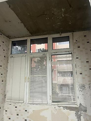 Ağ rəngli plastik pəncərə dəsti və üfüqi jalüzlər - Material: PVC