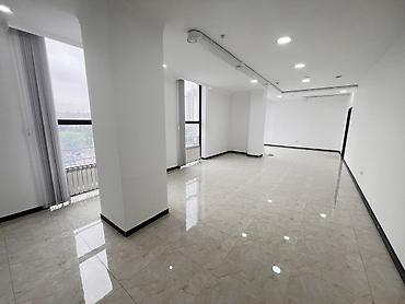 Коммерциялык мүлк: Кеңселерди ижаралоо, 100 м², Бизнес борборунда, Тоолор көрүнүп турат, 1-катар, Өзүнчө ашканасы менен — 4
