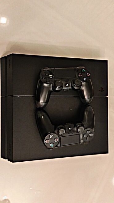 PS4 (Sony Playstation 4): PlayStation 4 1TB Fat Versiya Çox Az İşlənib 2 Joystick 6 Oyun Fifa