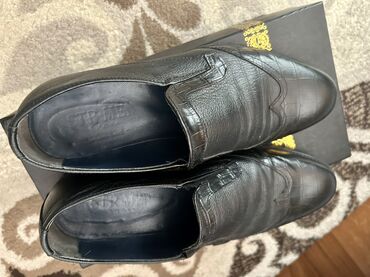 Ayaqqabılar: Klassik kisi ayaqqabisi, deridi, az geynilib, bahali ayaqqabidi,razmer — 5