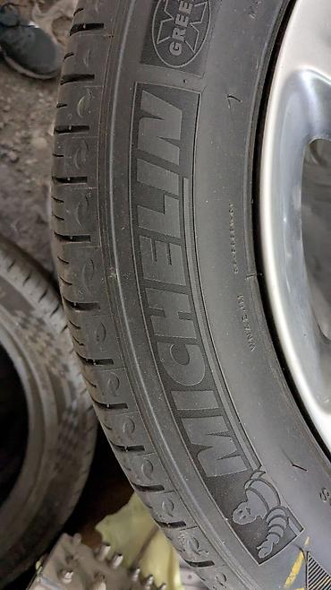 три диска: Комплект колес в сборе: легкосплавные диски + летние шины Michelin — 2