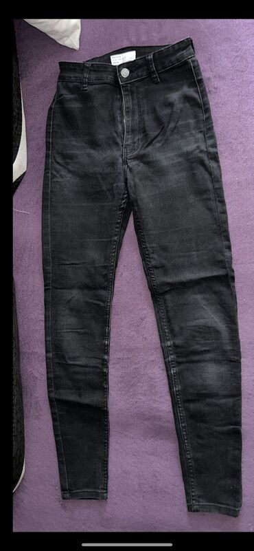farmerke sa širokim nogavicama: Bershka crne farmerke sa dubokim strukom, nošene, očuvane, broj 34