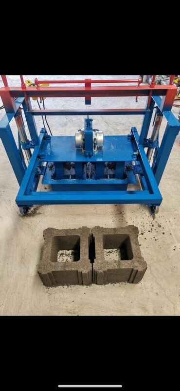 продаю пескоструй: Песко блок куйган аппарат сатылат. 3 матрицасы менен 15 тик 20 лык