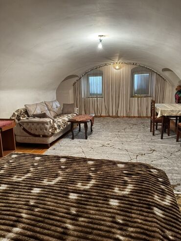 продажа недвижимости без посредников: Kirayə verilir: geniş və rahat mansard tipli otaq Xüsusiyyətlər: -