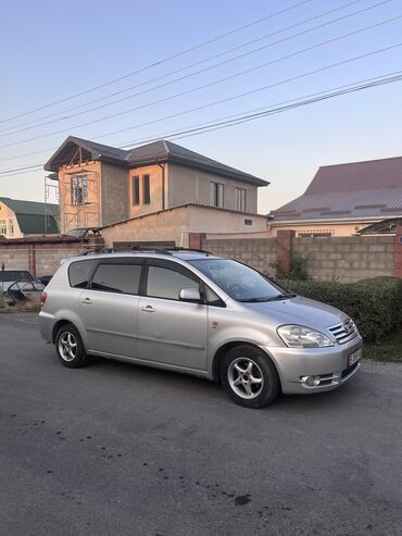 Toyota: Toyota Avensis Verso: 2002 г., 2 л, Механика, Бензин, Минивэн