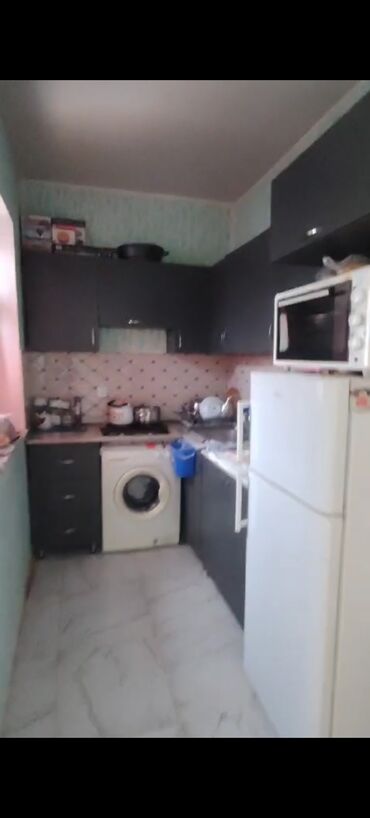 xırdalanda ev: 3 otaqlı, 1 kv. m, Orta təmir