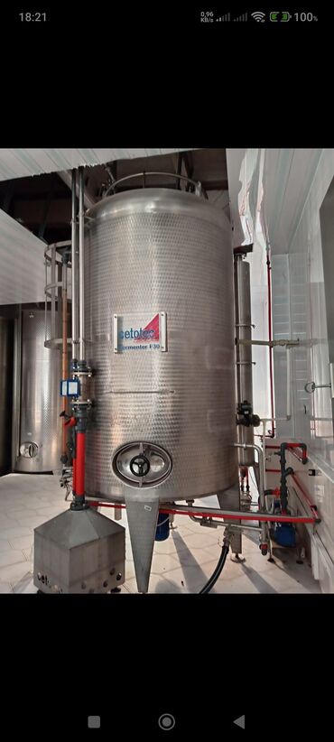 Baklar və çənlər: Bak, Paslanmayan polad, 3000 l l — 1