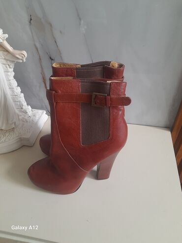 Toy paltarları və aksesuarları: Ölçü: 38, rəng - Narıncı, İşlənmiş