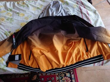 Köynəklər: Магазин закрылся в наличии осталось много качественных футболок — 27