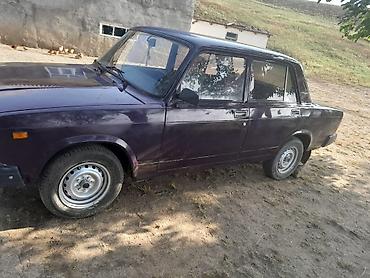 2107 baqaj: VAZ 2107 sedan - Korpus: 4 qapılı, tünd bənövşəyi rəng - Mühərrik — 2