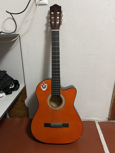 гитара белая: Срочно!! Гитара Grape, классика Струны новые, три – нейлон Порожки