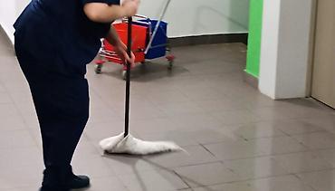 Требуется Уборщик, Оплата: Еженедельно