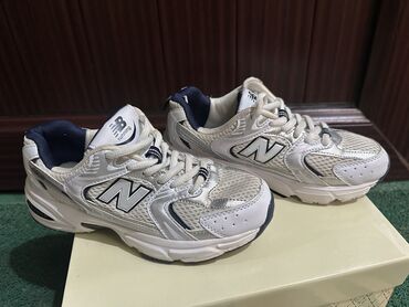 кроссовки роликовые: Кроссовки, 35, 35.5, New Balance, Б/у, цвет - Серебристый, Самовывоз