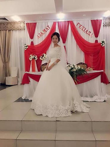 Свадебные платья: Свадебное платье, La Sposa, Винтажный стиль, Закрытое, Открытая спина, Гипюр, Пышное, Китай, Кружево, Б/у at lalafo.kg — 9 Свадебные платья: Свадебное платье, La Sposa, Винтажный стиль, Закрытое, Открытая спина, Гипюр, Пышное, Китай, Кружево, Б/у — 9