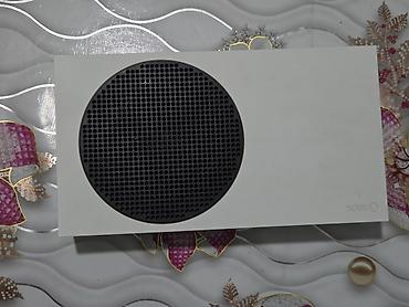 xbox seri s: Xbox Series S oyun konsolu – 512 GB SSD Xüsusiyyətlər: - Rəng: ağ — 5