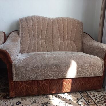 раскладной диван с двумя креслами: Цвет - Бежевый, Б/у