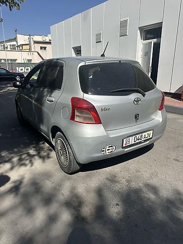 автомаш: Toyota Vitz: 2005 г., 1 л, Вариатор, Бензин, Хэтчбэк — 5