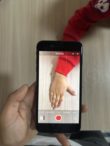 Apple iPhone: IPhone 8 Plus, 64 GB, Space Gray, Barmaq izi — 9