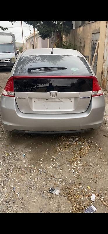 mercedes hetçbek: Honda Insight Hybrid – arxa hissədən görünüş - Korpus rəngi: gümüşü - — 1
