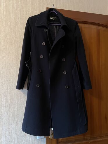 съемный меховой воротник на пальто: Итальянское пальто maresimo, пару носок Покупали за 300$, продам за