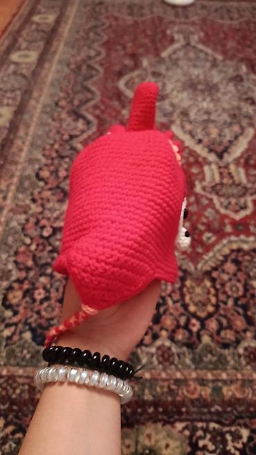 ipli papaqlar papaqlar: Yumşaq sarı iplə əl ilə toxunmuş uşaq papağı. Çıxıntılı qulaqcıqları — 7
