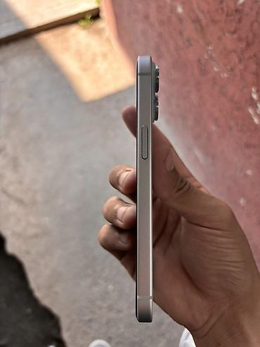 Apple iPhone: IPhone 15, Б/у, 256 ГБ, Зарядное устройство, Защитное стекло, Чехол, 86 % — 3