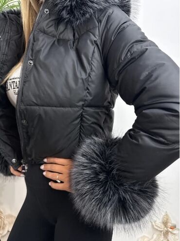 Ostale jakne, kaputi, prsluci: I 12. Ženska kratka štepana jakna sa kapuljačom. Ovaj model jakne — 8