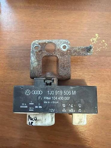 osveta: RELEJ VENTILATORA HLADNJAKA ZA VOLKSWAGEN GOLF 4, POLO, BORA . - — 2
