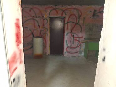 Ofislər: Təcili kupçalı yarımzirzəmi 29.3 kv. ticarət obyekti satılır! Faktiki — 8