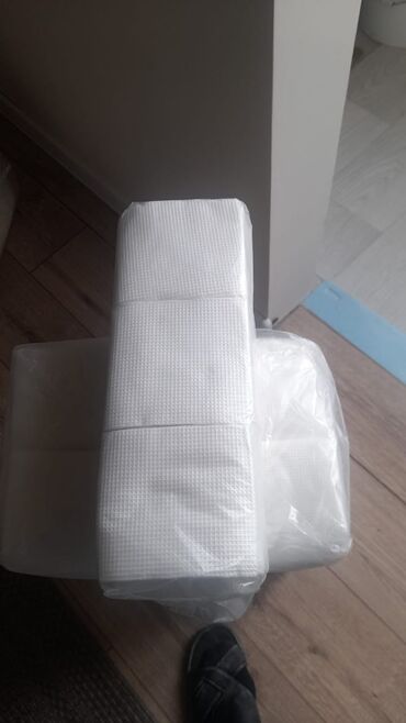 бумажное полотенце: Оптовая продажа бумажных салфеток в 1 блоке 30 пачек. 400 сом