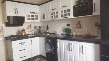 tek kravat ucuz: Mətbəx mebeli dəsti - Stil: Klassik-ağ fasadlar, qara tutacaqlar və