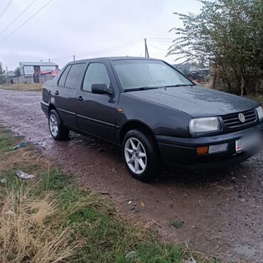 Volkswagen: Volkswagen Vento: 1992 г., 1.8 л, Механика, Бензин, Седан