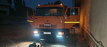 Самосвал КАМАЗ (оранжевый), колесная формула 6×4. Кузов с