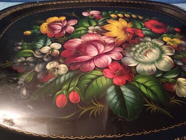 Digər mətbəx aksesuarları: Əl naxışlı dekorativ metal sini (ələ götürmə qabı) - Material: metal