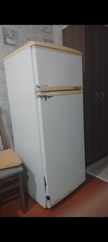 qapi matoru: İki qapılı məişət soyuducusu - Rəng: ağ korpus, bej rəngli üst panel