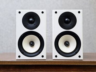 Zvučnici i stereo sistemi: Kompaktne dvosistemske bookshelf zvučničke kutije u beloj završnoj — 2