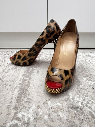 лабутены купить: Туфли, 35, Christian Louboutin, Б/у, цвет - Коричневый, Самовывоз, Платная доставка